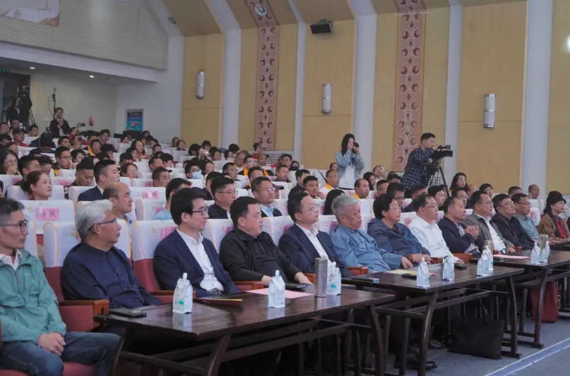 “国韵书香·缘聚齐鲁”2025大型论语盛典圆满收官 济宁市教育家协会参加协办