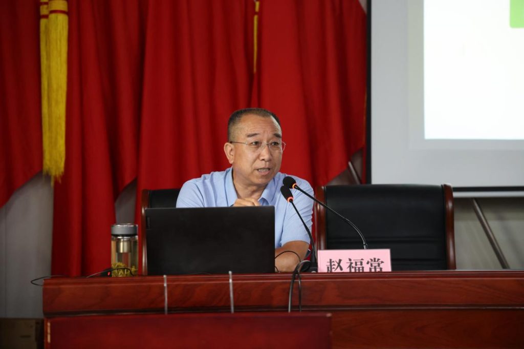 市教育家协会专家应邀作家庭教育与青少年心理健康专题讲座