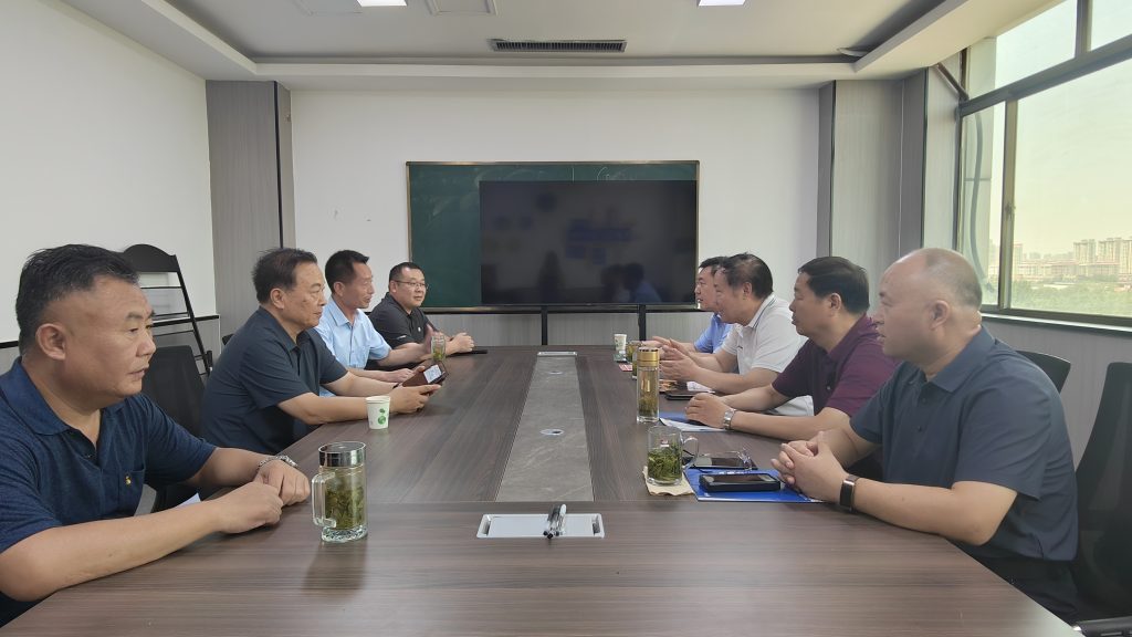市教育家协会会长一行到济宁市新世纪管理科学研究院考察调研