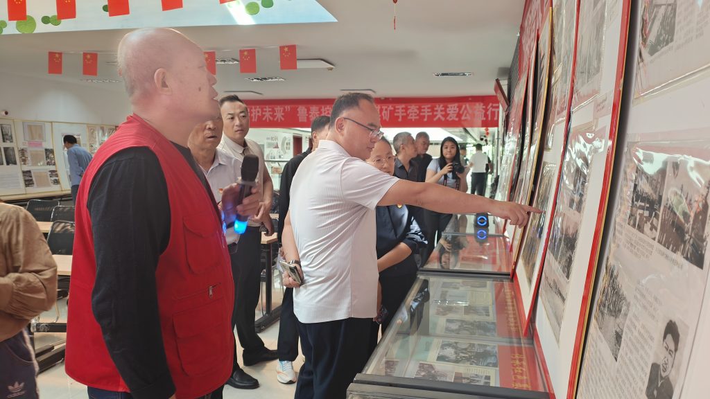 济宁运河往事记忆展在许庄街道京杭佳苑社区举办