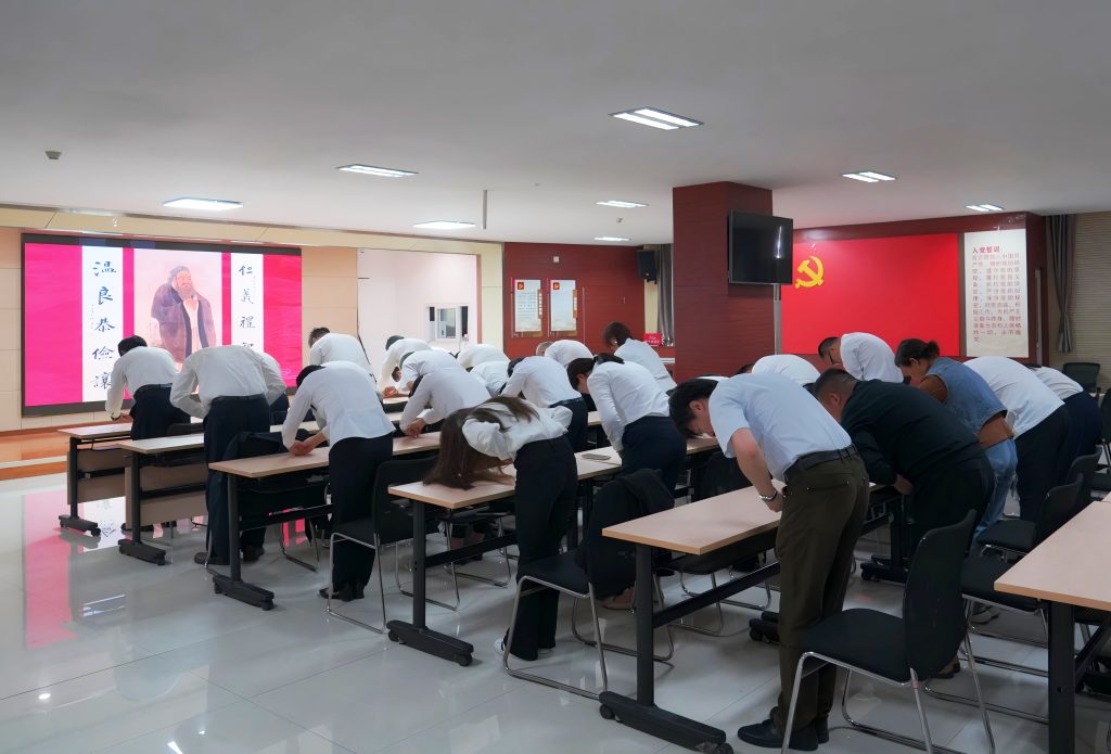 市教育家协会孔子学堂、京杭佳苑社区孔子学堂联合举办“祭孔·诵典”活动