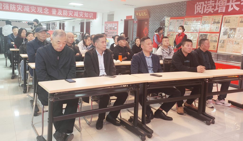 “76载荣光·报映山河”历年国庆报纸主题展在京杭佳苑社区举办