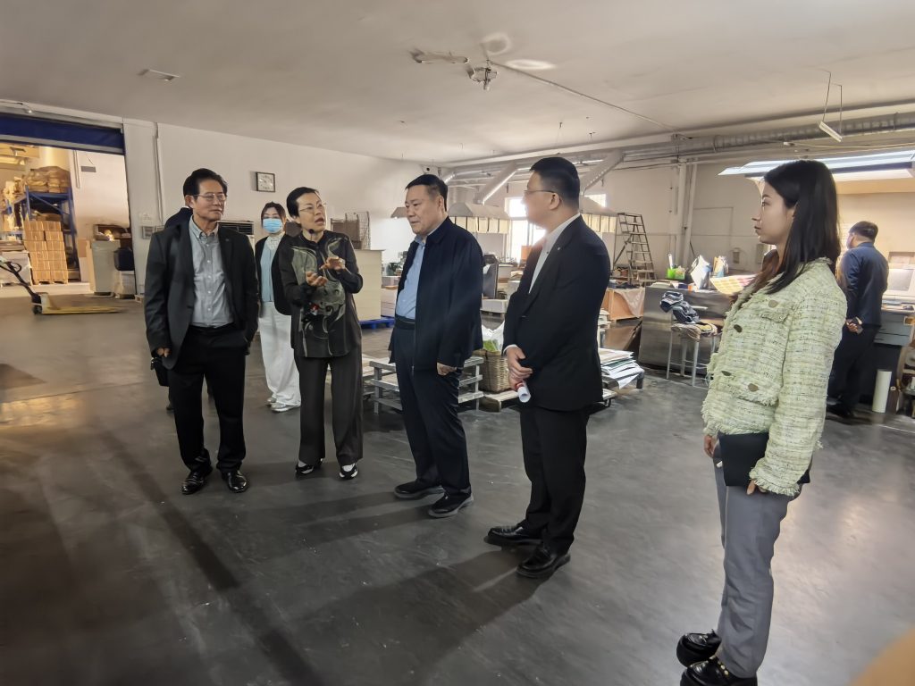 市教育家协会会长一行到济宁科普彩印参观调研